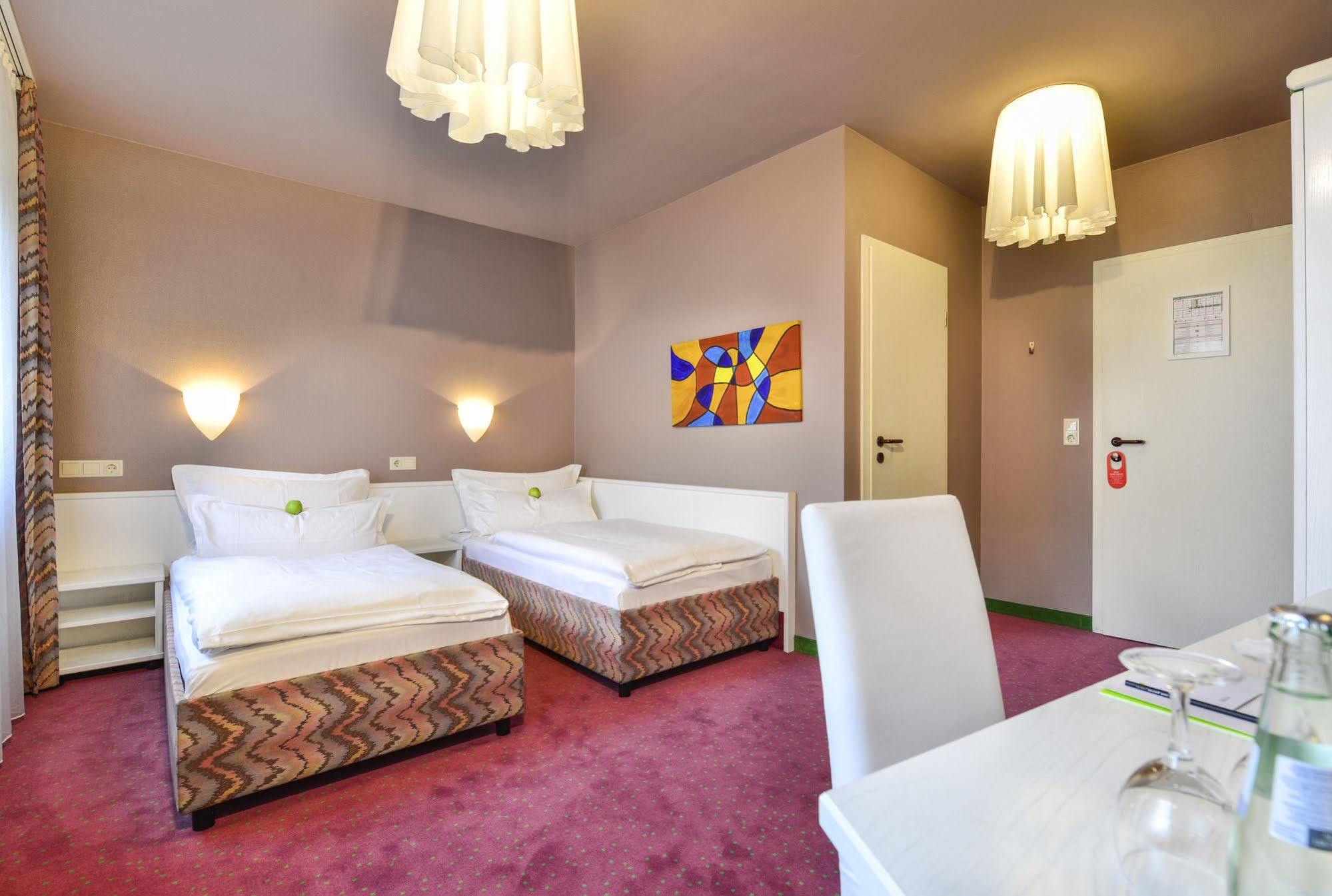 Airport Hotel By The New Yorker Cologne Exterior photo